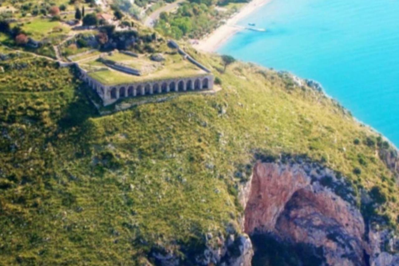 Apartment Art Deco Center Near The Beach! Terracina